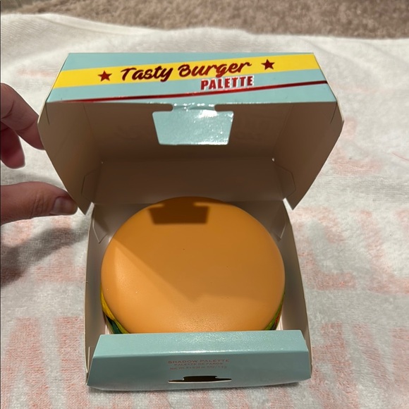 Revolution Vegan Stack Tasty Burger Palette - Picture 5 of 6